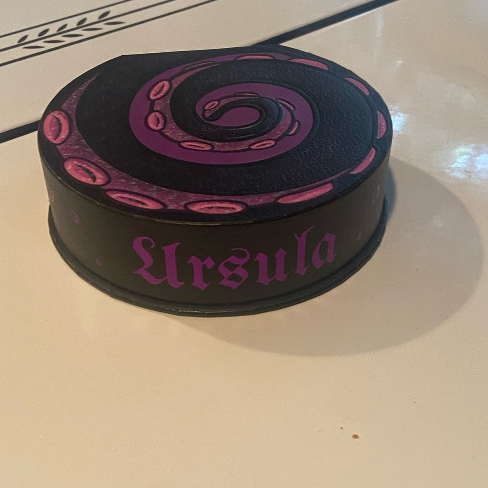 Besame cosmetics Ursula gold reusable gold, plated compact, Swarovski crystal